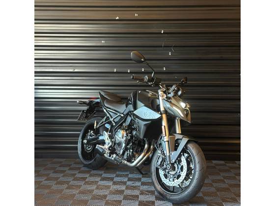 SUZUKI GSX-8S 